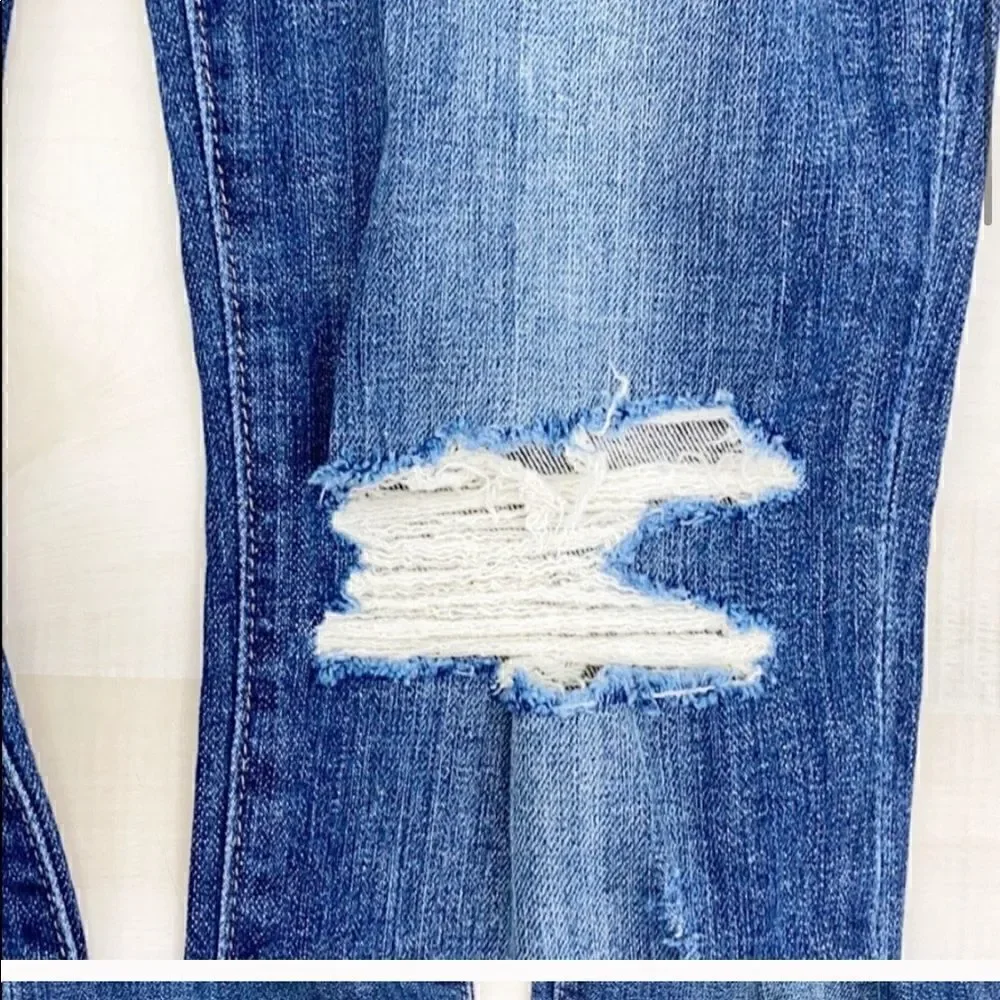 Joe’s Jeans 26 Regina Pant. Distressed denim.